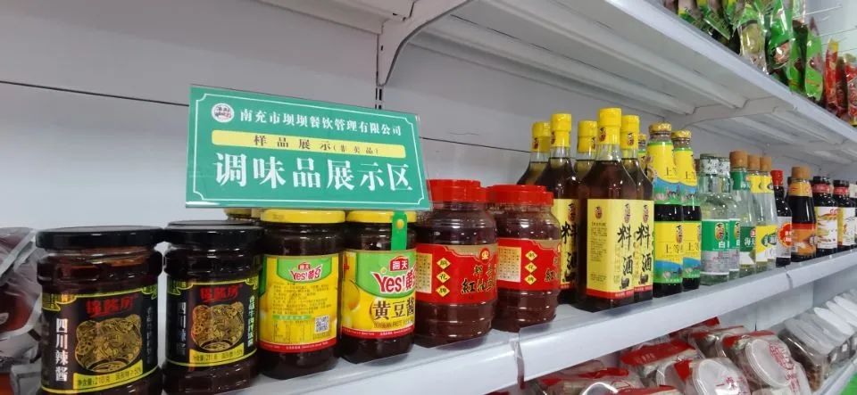 花篮摆了半条街!南充嘉陵的龙蟠竟然办起一个“宴会中心”了!