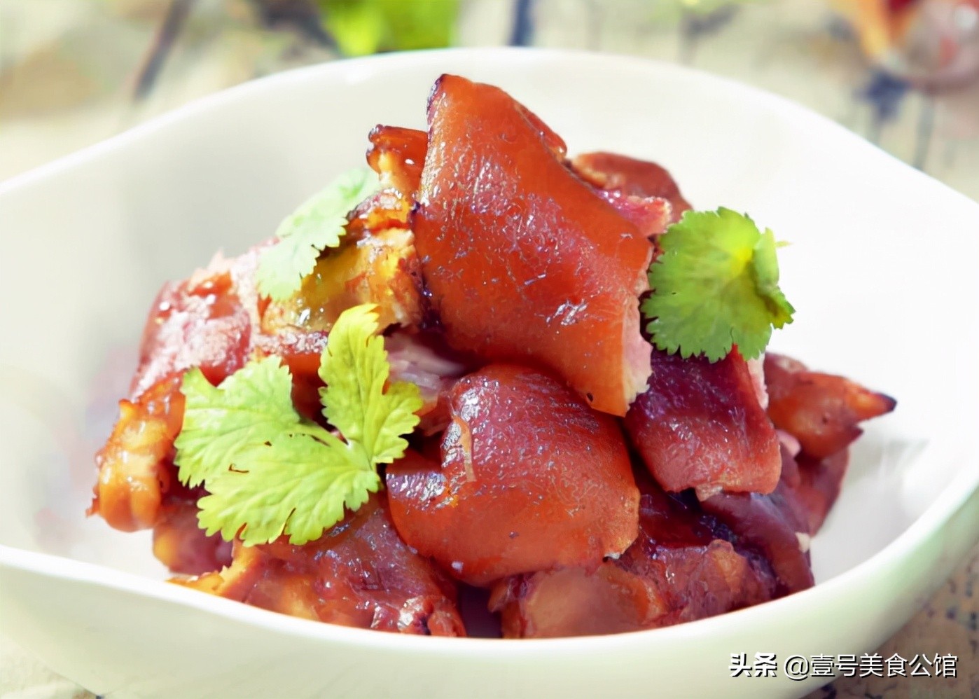 年夜饭酱猪蹄这样做软烂入味,软烂入味的酱猪蹄