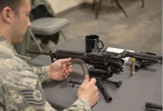 美国女兵惨死军营,“所有同事都性侵我”,官方称其自杀