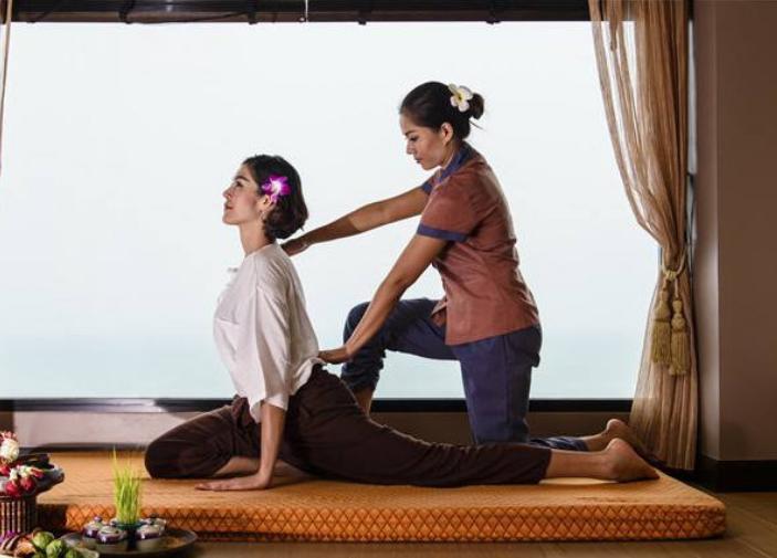 中日情侣泰国曼谷按摩遇咸猪手，按摩店：监控已删不可查