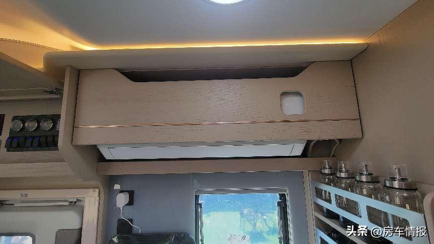 出厂就主打一个“舒服”这款6.5T依维法式轻奢房车自信在哪儿？