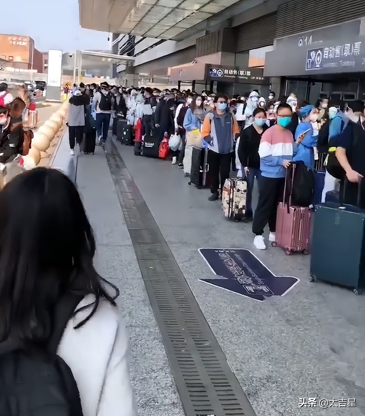 上海垃圾桶发现一具男尸,上海垃圾桶发现尸体后续