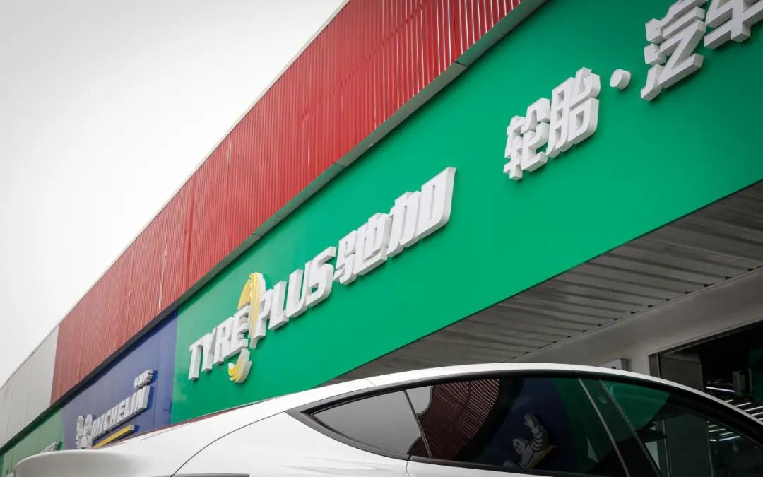 轮胎被扎怎么自救,轮胎被刺扎了怎么判断用不用补胎