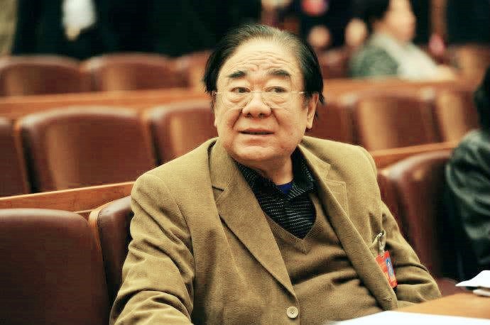 李谷一有几次婚姻,李谷一第一任丈夫相差几岁