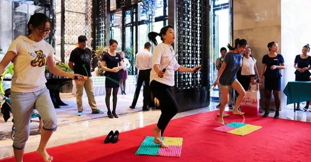 适合大人们玩的团建游戏,团建趣味新游戏