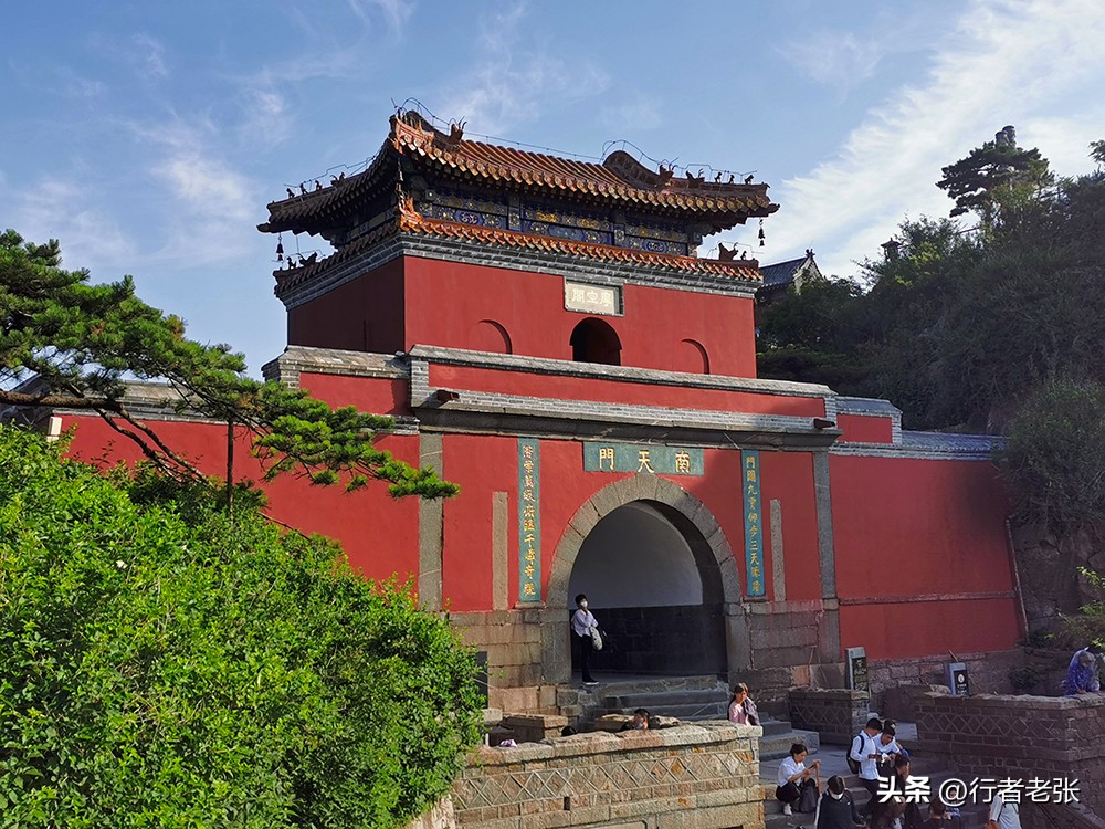 泰山看日出旅游攻略山上住宿,五一爬泰山哪个地方看日出最好