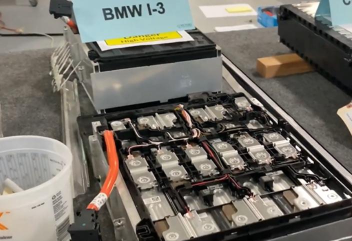 特斯拉modely鸥翼门,特斯拉modely拆解讲解