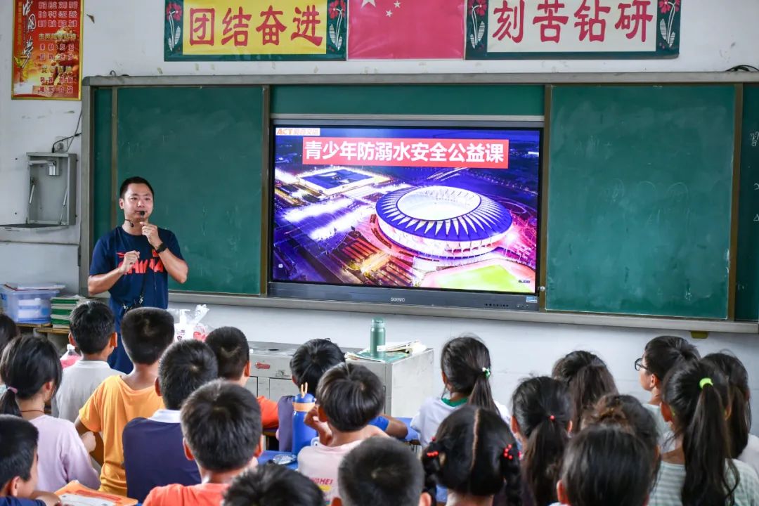 小学防溺水游泳课,张巷中心小学防溺水公开课