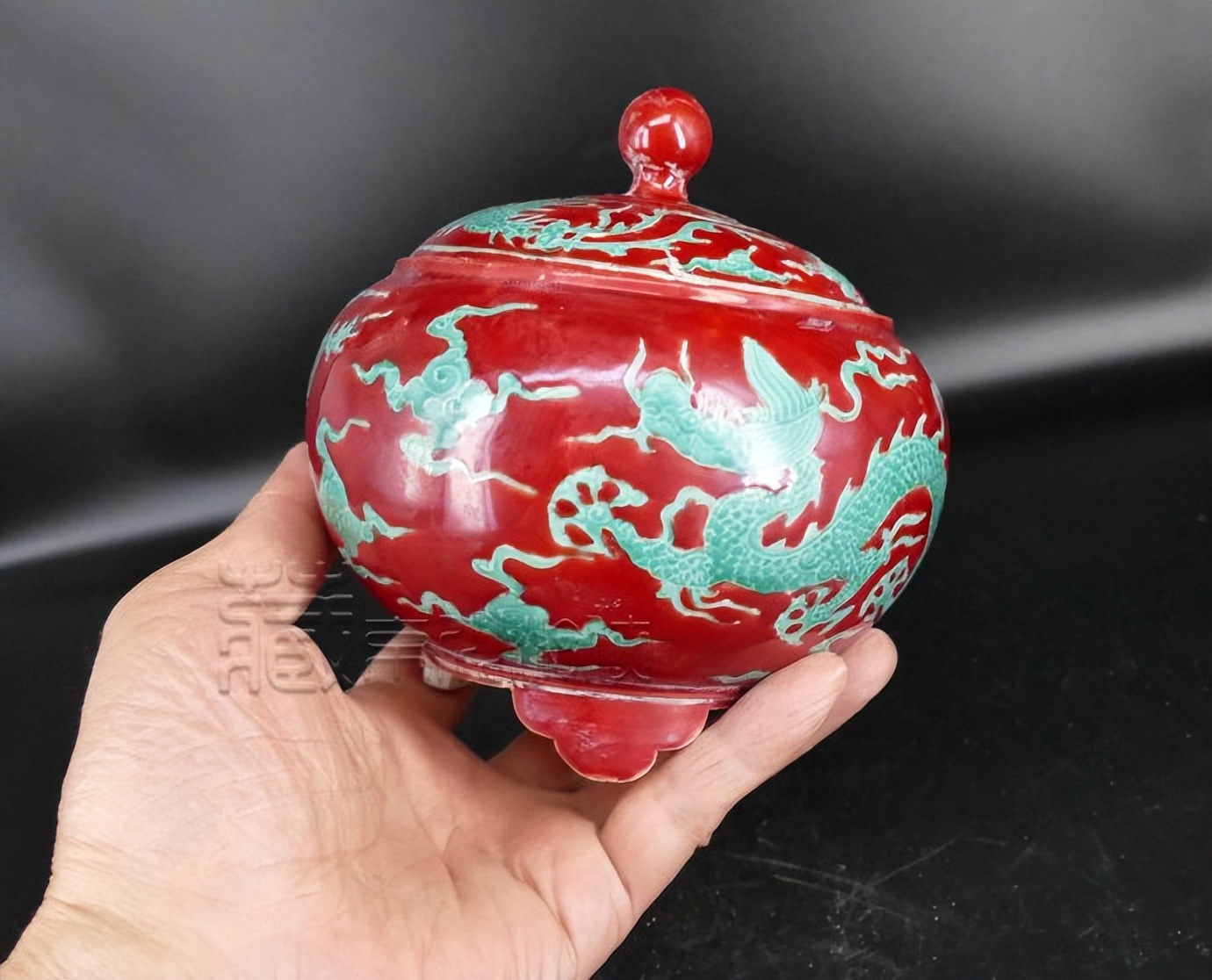 馆藏成化斗彩龙纹天字罐真品图,成化斗彩三爪龙纹真品图