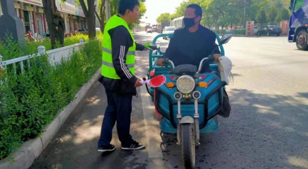 三轮车要戴安全帽吗,三轮车除了行驶证还要什么证