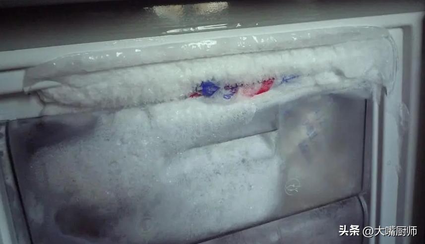 冰箱除冰快速解决方法,冰箱经常结冰能不能用硬东西敲啊