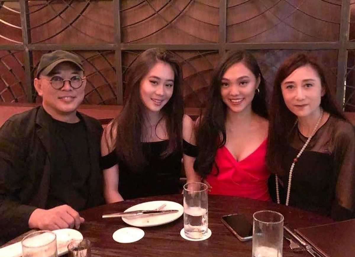 李连杰和黄秋燕的女儿今何在,李连杰谈黄秋燕和利智