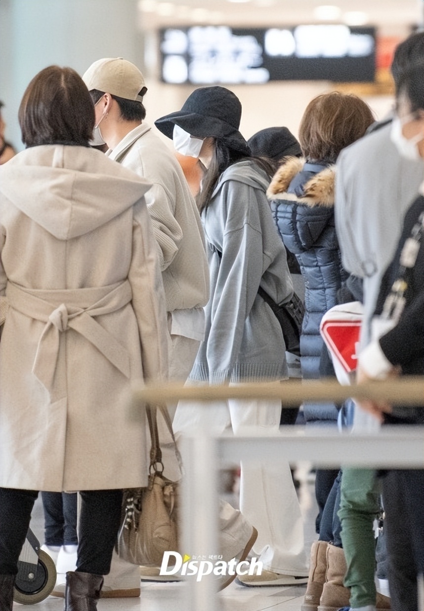 李钟硕IU疑似恋情曝光，两人同游日本约会，女方现身男方弟弟婚宴