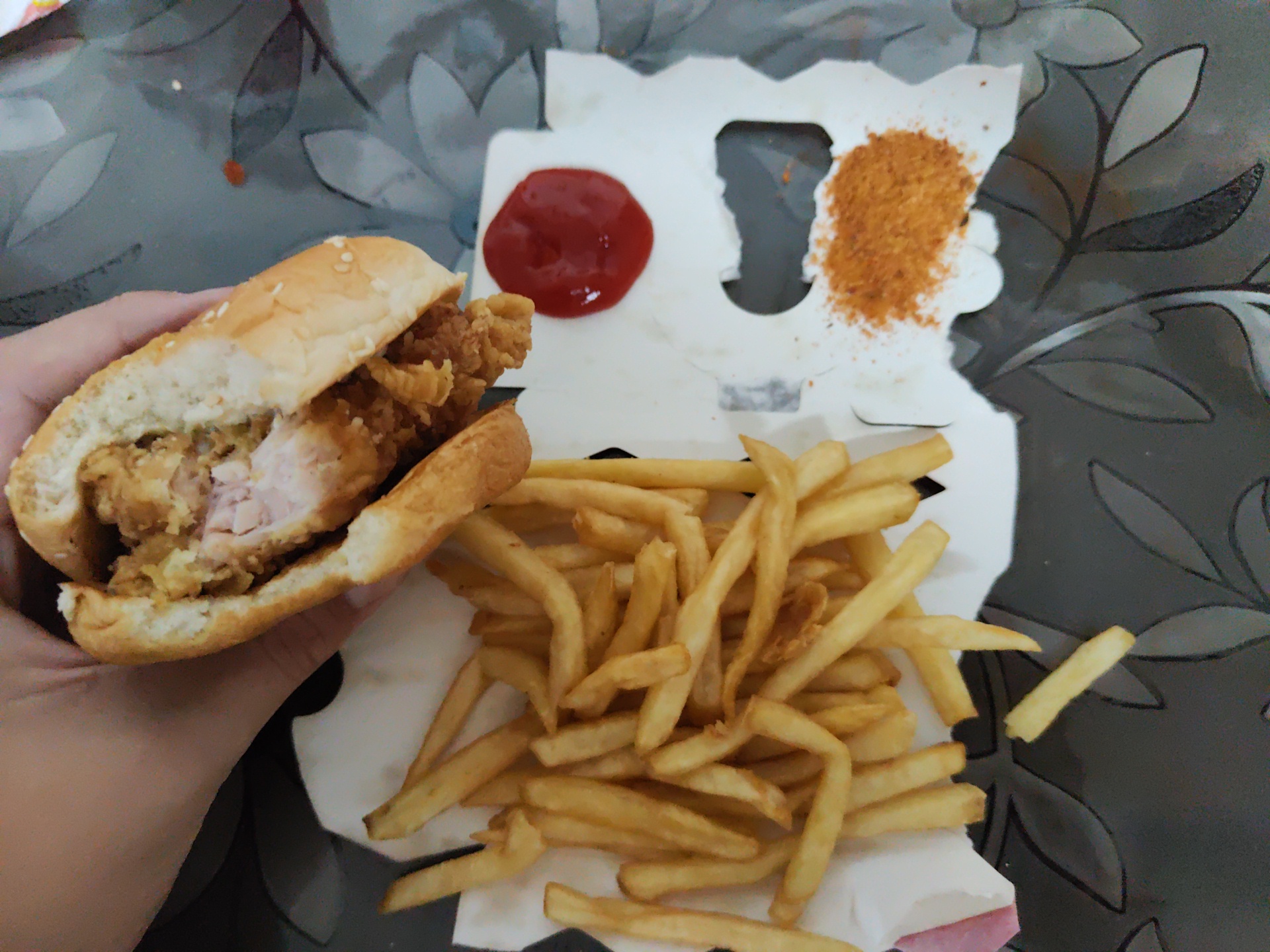 为什么华莱士比德克士便宜,为什么华莱士店里比外卖便宜