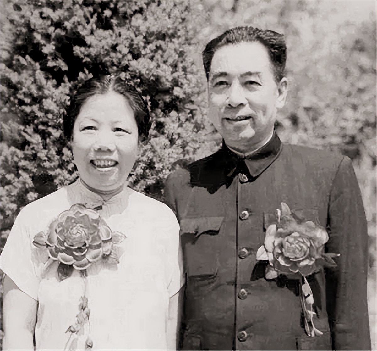 周恩来情定*颖超邓**，一生一世一双人，提起初恋张若名：她只是朋友