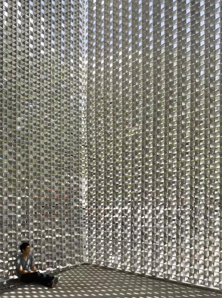 亚洲照明设计师协会丨光影下的冲孔板，金属界的颜值担当