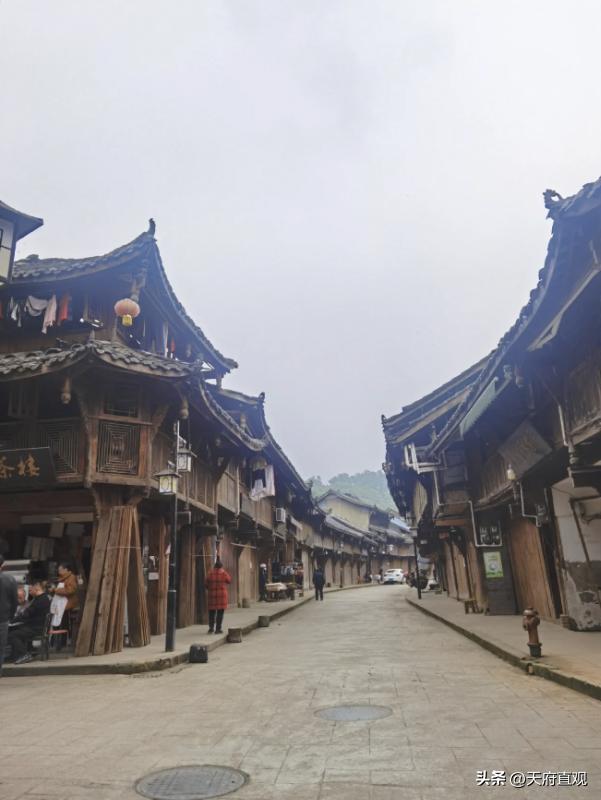 夹缝中生存的人物图片,邛崃市大同古镇