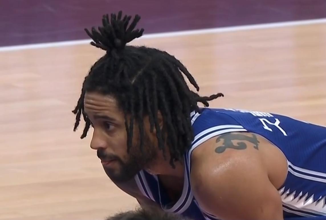 轰31+15，险胜青岛！不是外援胜似外援，现役最强中锋不是白喊的