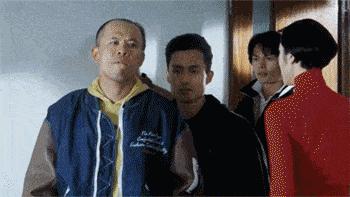 搞笑一刻:美女这波操作我还没见过,难道这样上车有什么说法?