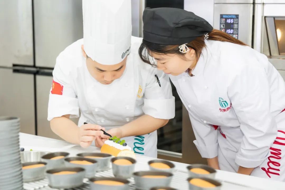 才聚优美，就业启航|「好利来」校园招聘宣讲会现场回顾