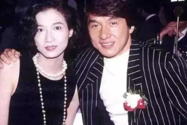 TVB与亚视的争斗，成就港剧的高光时代，亚视关门TVB未来会怎样？