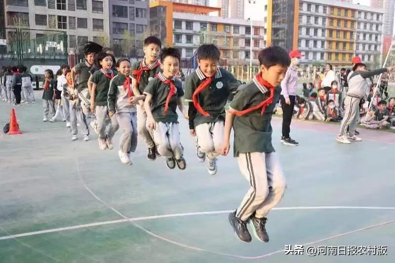 郑州经开区瑞锦小学举行春季田径运动会