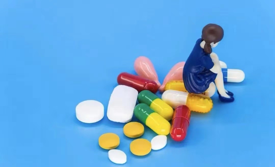 女童女裤有黄渍正常吗,女童裤上有血是怎么回事