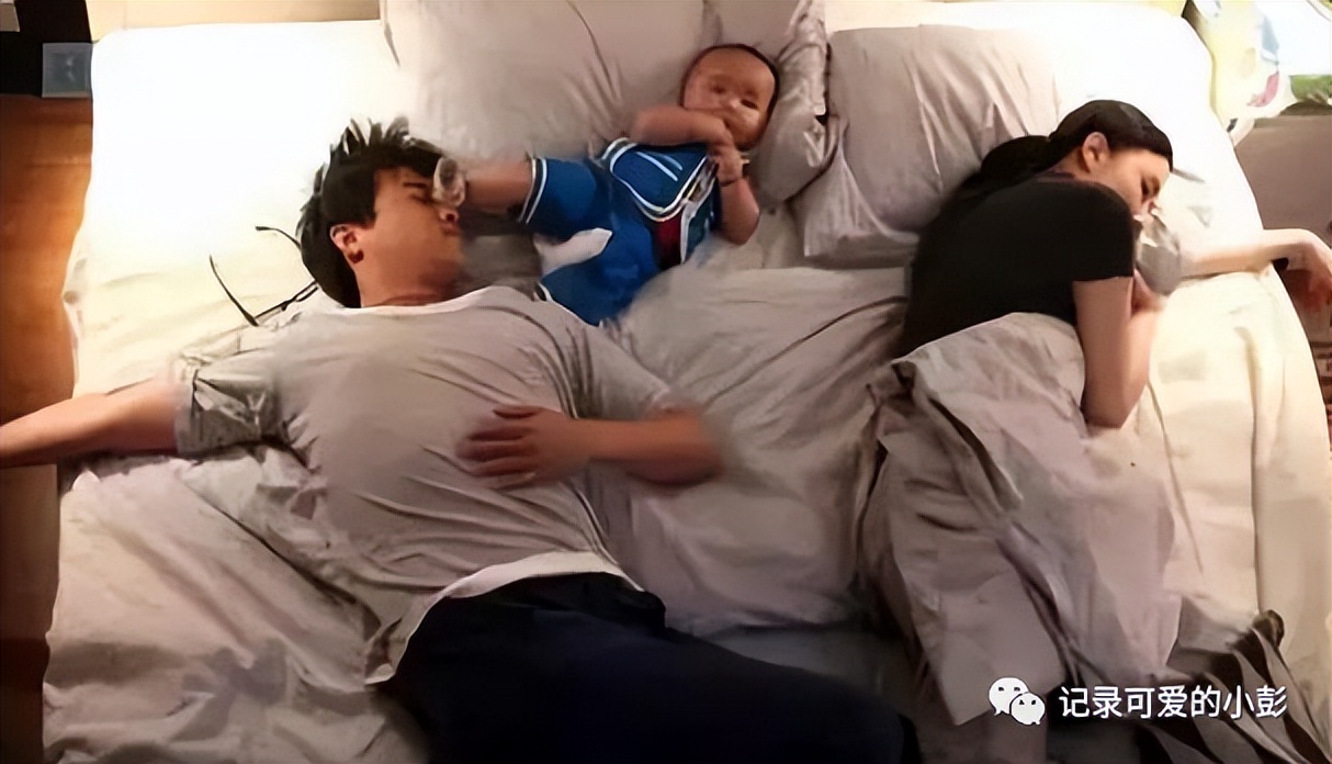3岁宝宝总是压妈妈身上,三岁小男孩喜欢压被子