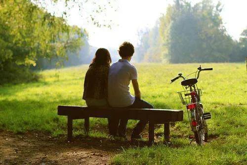 男人和女人聊天想见面是什么意思,网上聊天的男人想约你见面