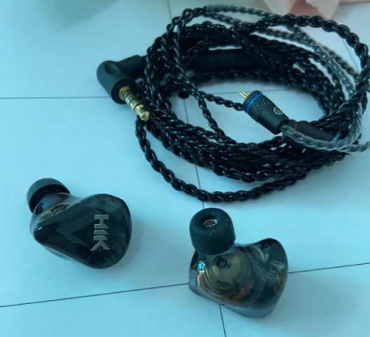 有线入耳式耳机推荐久戴不累,有线耳机入耳式和半入耳哪个好