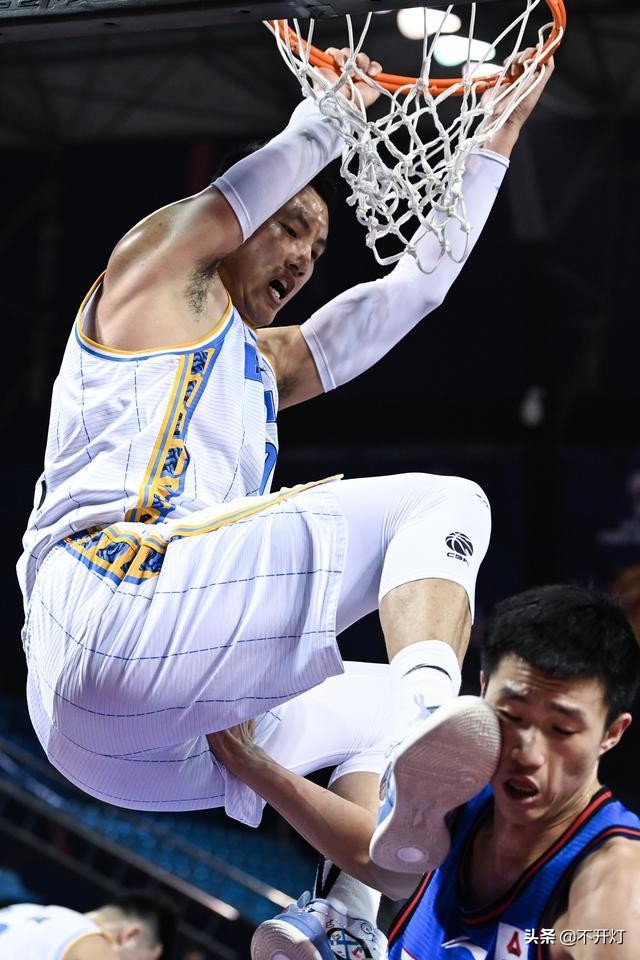 翟晓川飞身暴扣,翟晓川背打张镇麟