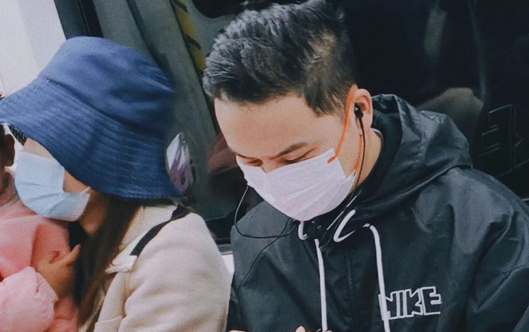 地铁广告争议,地铁广告反映了什么