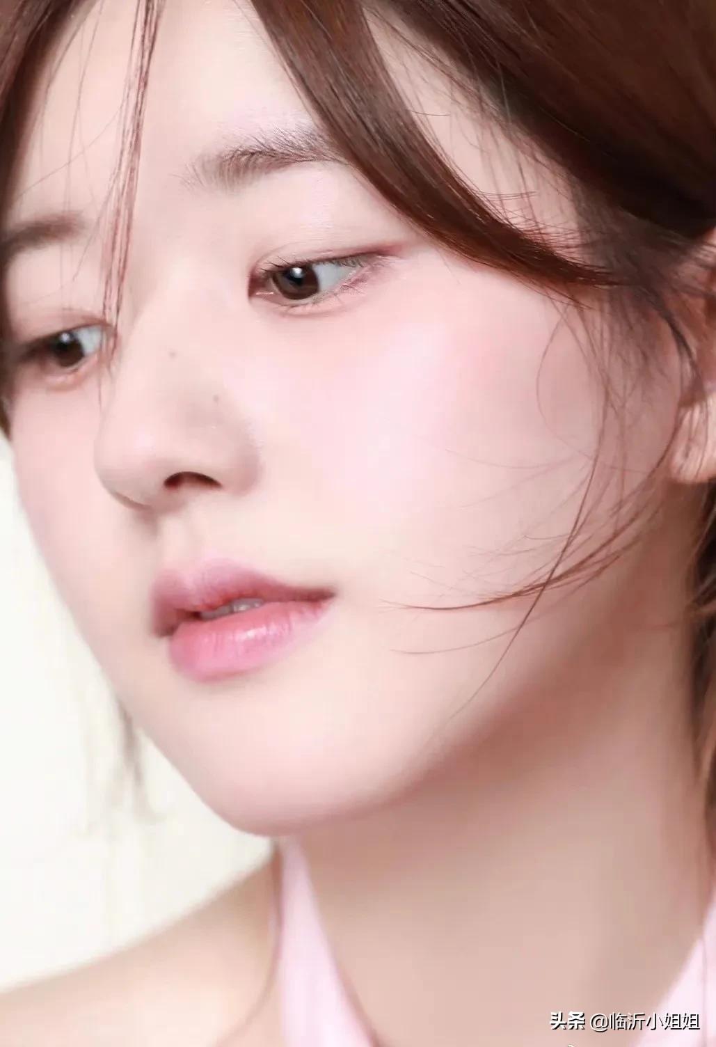 赵露思俏皮可爱的少女感,赵露思时尚俏丽