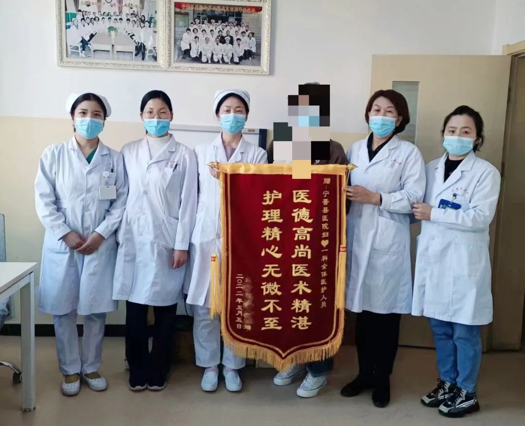 紧急救治+垫付费用，她们用行动诠释医者仁心