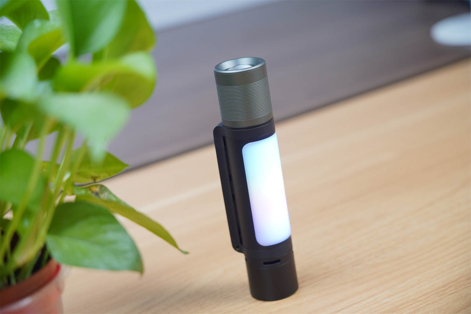 纳拓十二合一雷鸣音乐手电测评,神奇户外灯多功能高端露营灯