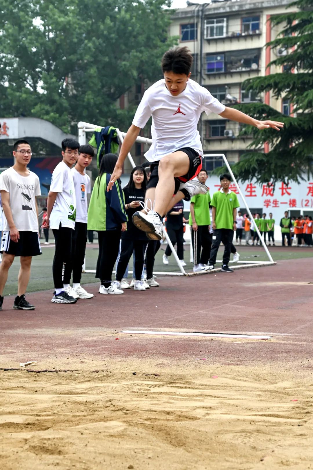 学校运动会弘扬体育精神,赞扬校园运动会弘扬体育精神