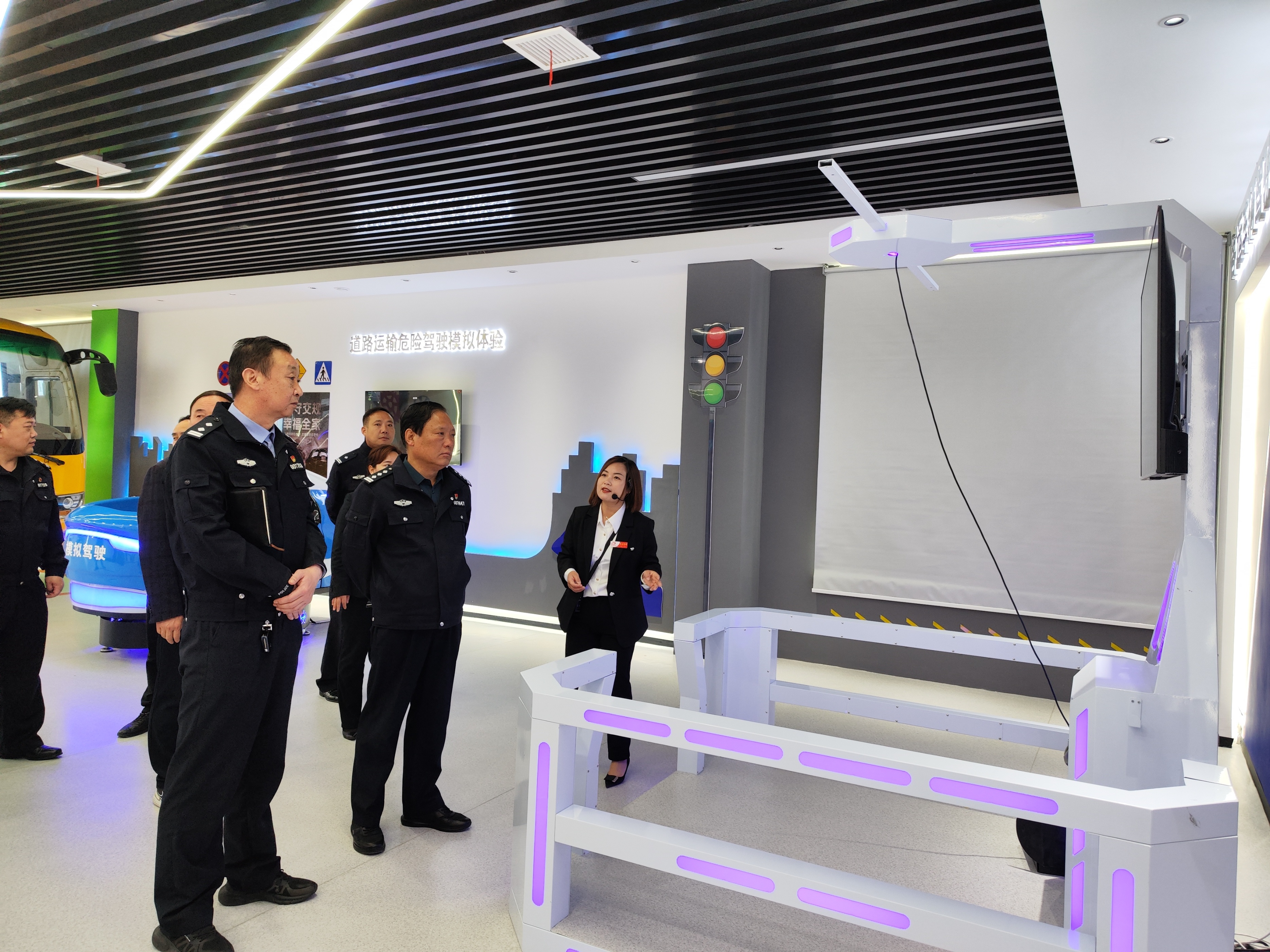 交警大队警示教育基地,交警走进驾校开展交通安全宣传