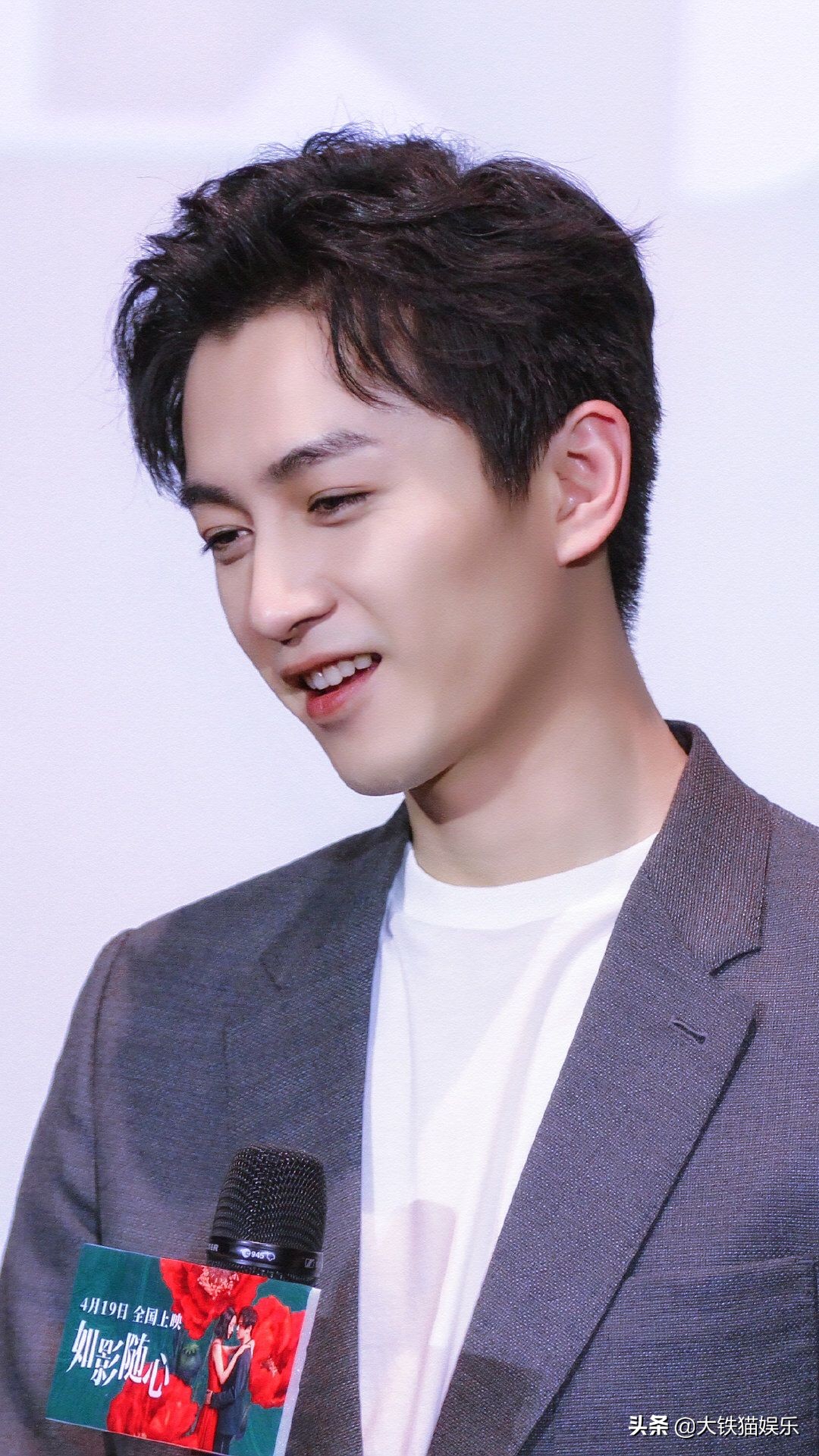 于正又宣一枚校草！10位“于男郎”颜值对比：他眼光在走下坡路？