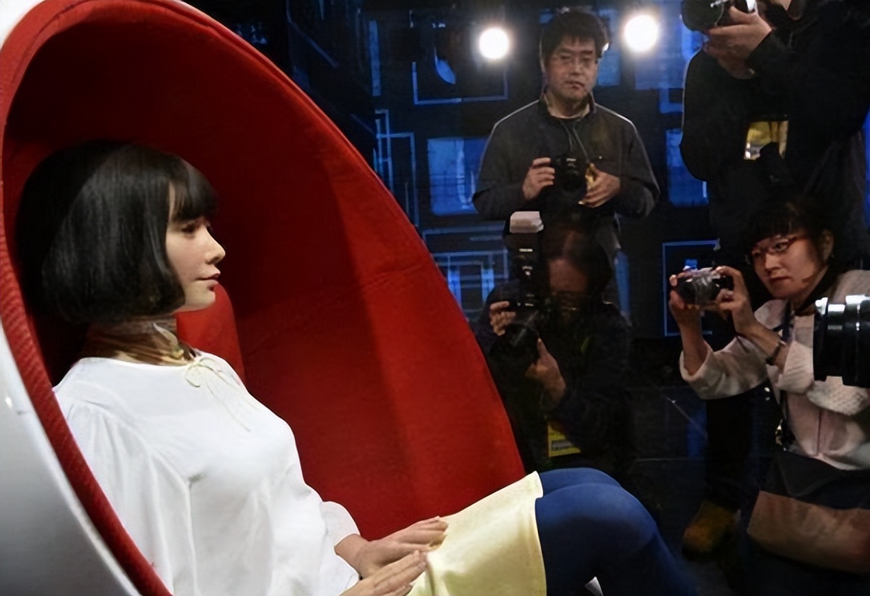日本美女机器人视频会说话或走路,日本机器人遭疯抢