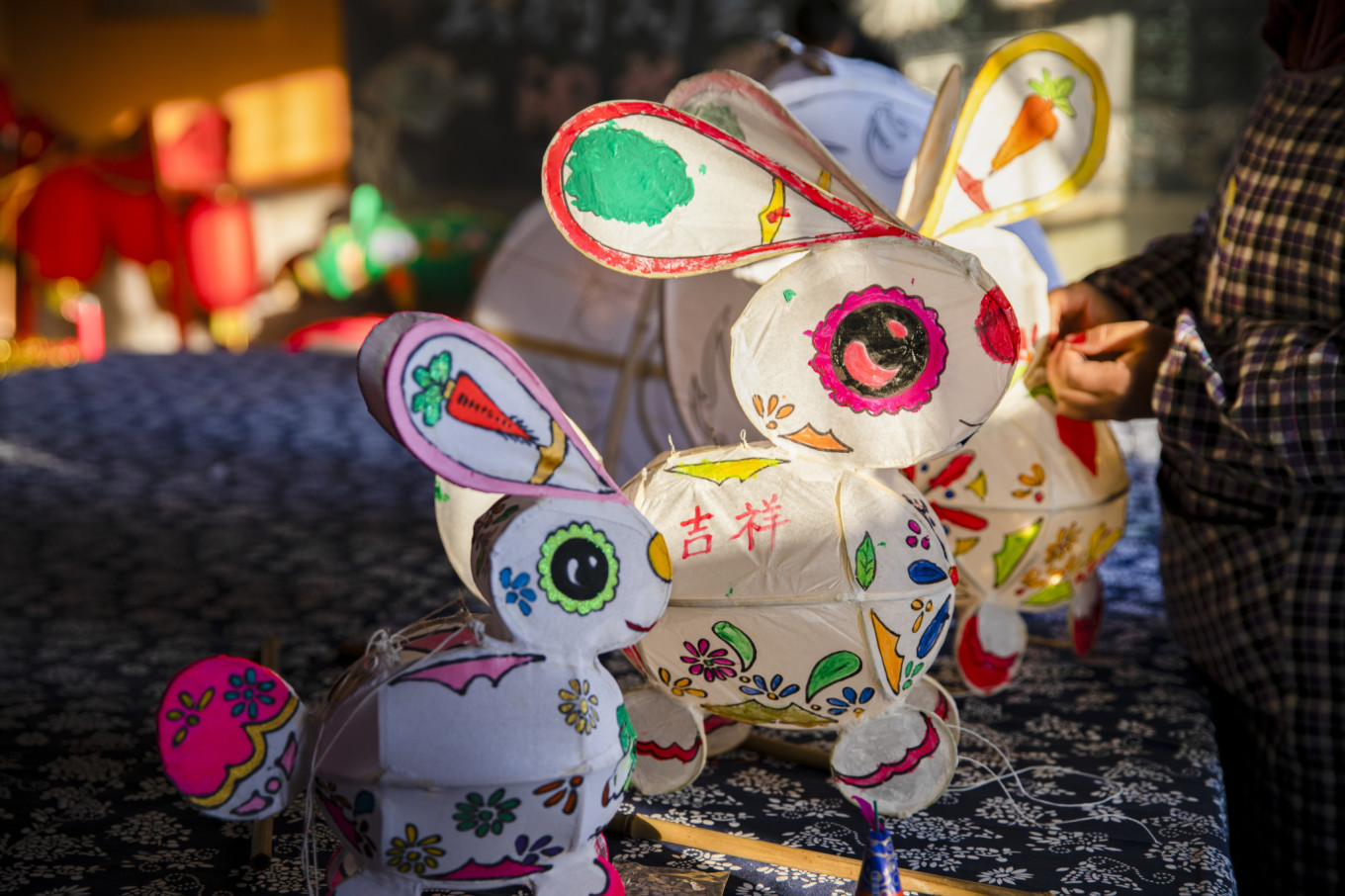 在宏村绘制花灯,安徽宏村夜晚花灯