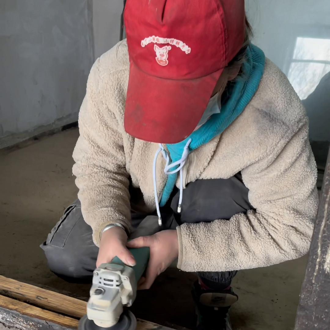 我花5000块钱买了个失过火的房子今天收拾十八天了...