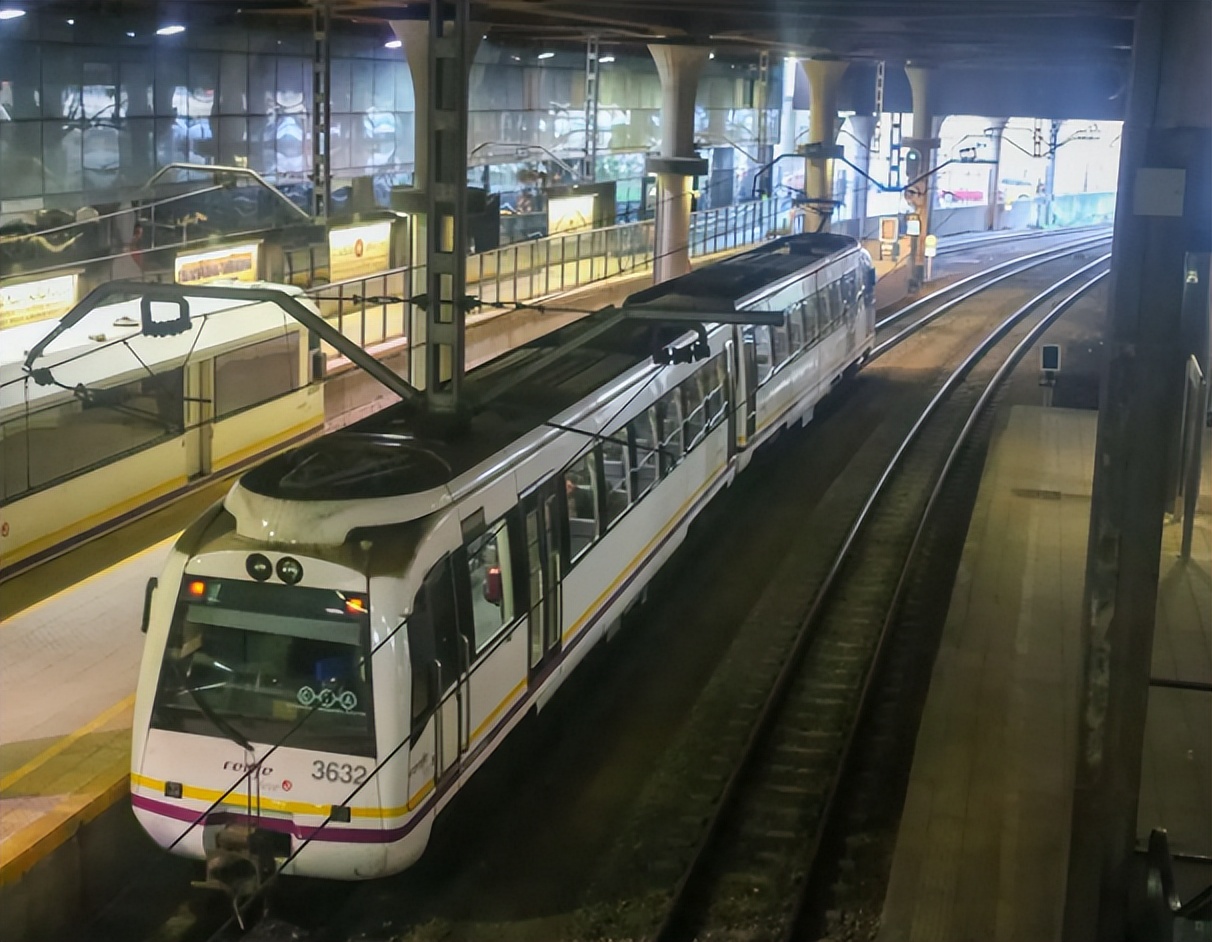 西班牙花2亿多造火车,西班牙两年时间花19亿造火车