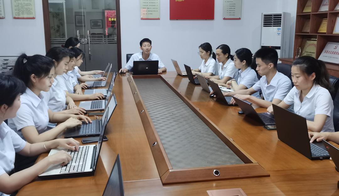 石碣四海学校和东盈学校哪个好,石碣四海学校2023年学费多少钱