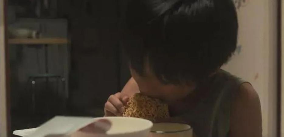 花季少年杀害祖父母，只为了给母亲出气，畸形母爱将儿子变成恶魔