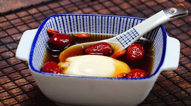 即食醪糟怎么吃补气血,体虚的人应该喝什么汤