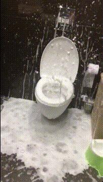 女朋友平胸是什么心理,女朋友是平胸怎么形容