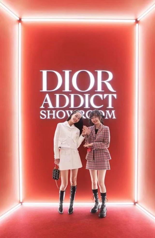 木村心美西装,木村心美穿羽毛连衣裙