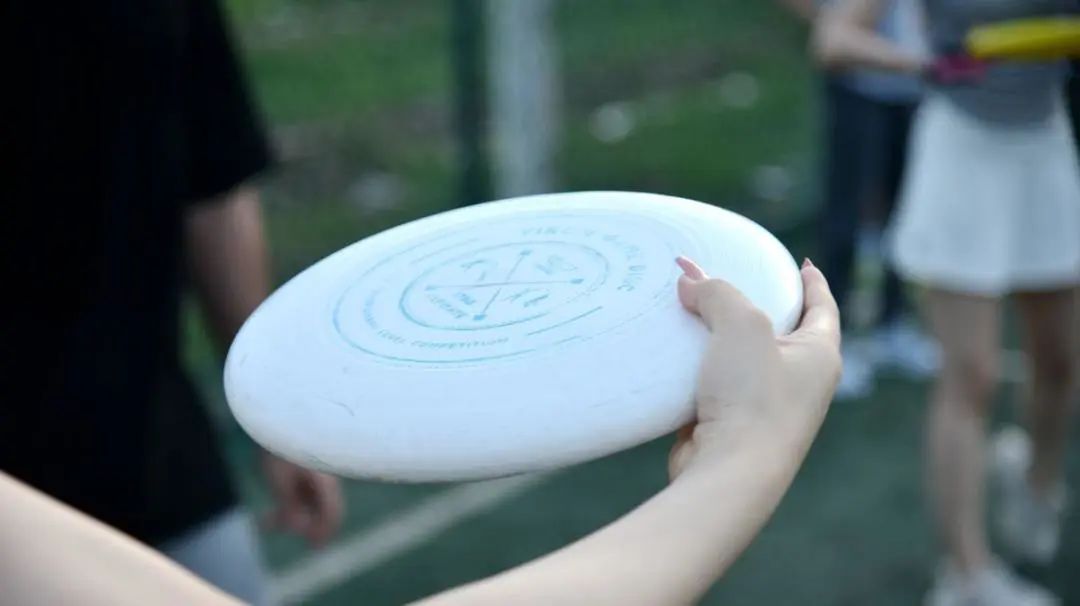 飞盘从小众运动兴起,从小众到网红走进夏日新兴运动