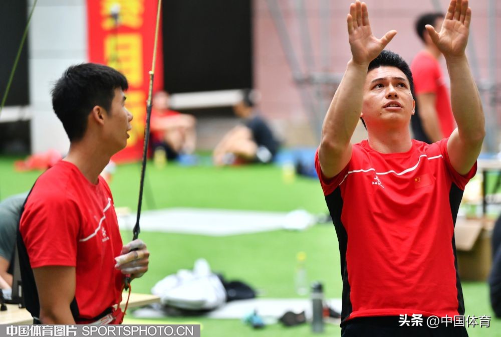 中国攀岩队钟齐鑫,攀岩世界冠军钟齐鑫简历