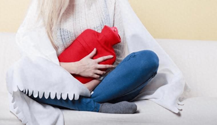 意外来袭！22岁情侣泡温泉遇尴尬